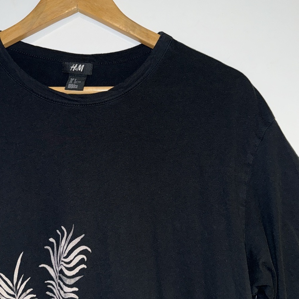 H&M Black Graphic Tee